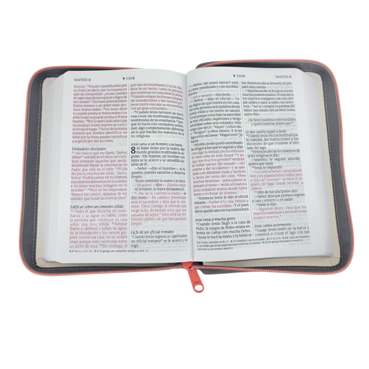 BIBLIA NTV COMPACTA LETRA GRANDE SENTIPIEL CON/ ZÍPER BEIGE